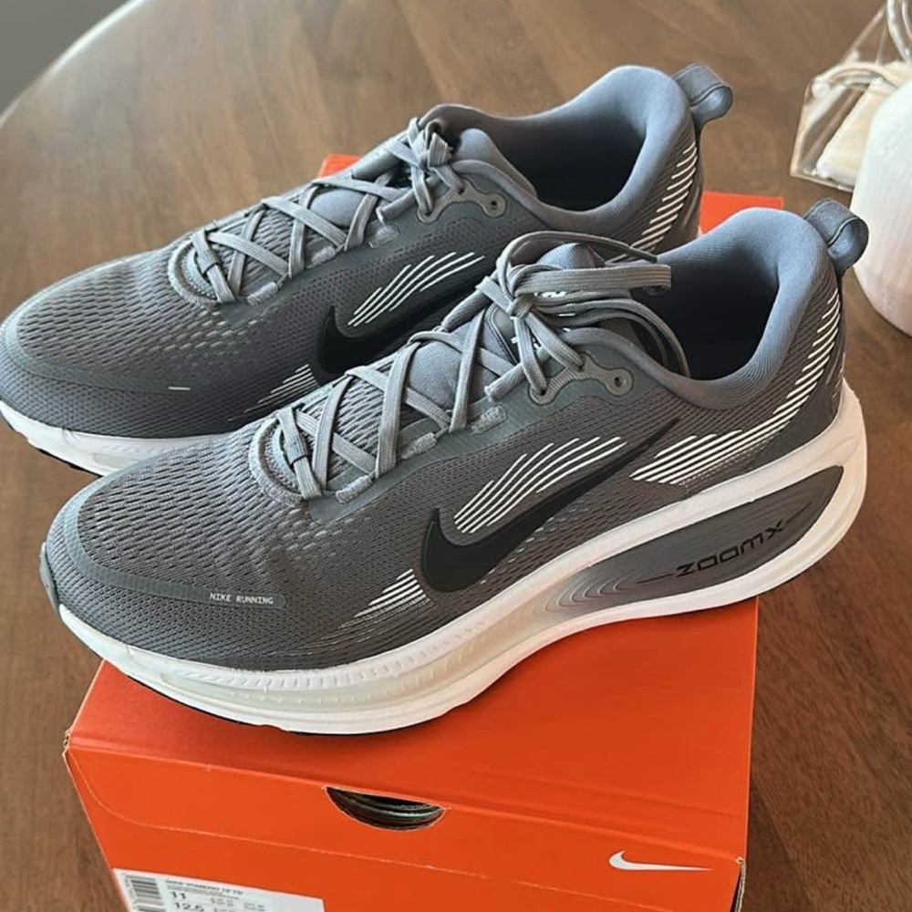 NIB Nike Vomero men's running shoes
